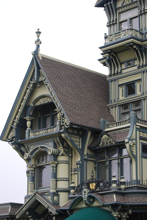 Victorian style ...exterior combos Modern Victorian Exterior, Carson Mansion, Eureka California, Old Victorian House, Victorian Exterior, Logging Industry, Victorian Style House, Historical Homes, Victorian Style Homes