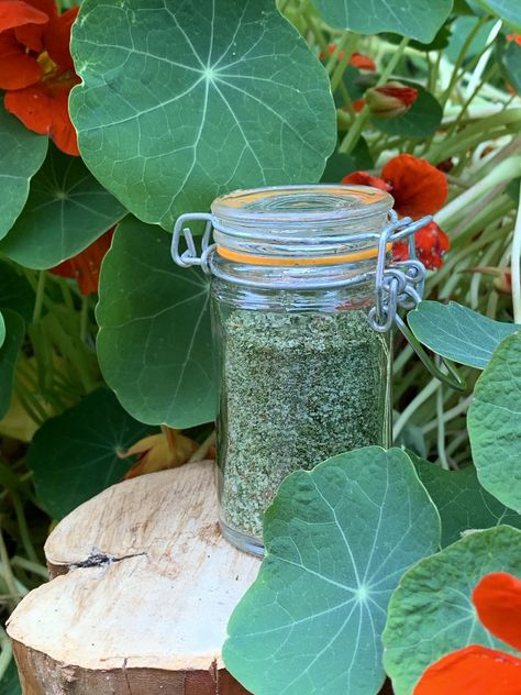 Nasturtium Infused Oil, Nasturtium Salt, Nasturtium Recipes, Garden Preserving, Edible Flowers Recipes, Foraging Recipes, Foraged Food, No Salt Recipes, Baked Vegetables