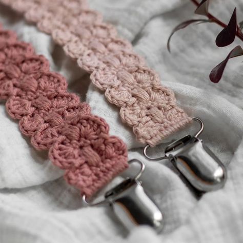 ✨ Are you ready? ✨ I'm releasing a brand new crochet pattern for the Alva pacifier clip! 🧶💖 Perfect for adding a personal touch to your little one's essentials or as a thoughtful gift! 🎁 The pattern is available in both English and Swedish, so everyone can join in the fun! 🌍 The pattern is easy to follow and the result is absolutely adorable! 😍 Keep an eye on my Etsy shop – the link is in my bio. You don’t want to miss this! 🌟 . . . . . #CrochetWithLove #DIYPacifierClip #Handmade #CrochetPa... Crochet Pacifier Clip Pattern Free, Crochet Pacifier, Crochet Pacifier Clip, Pacifier Clips Diy, Pacifier Clip, An Eye, To Miss, Baby Accessories, Personal Touch