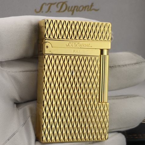 St Dupont Lighter, Dupont Lighter, Hipster Drawings, Gift Set For Men, St Dupont, Cool Lighters, Ivy League Style, Mens Accessories Fashion, Cigars