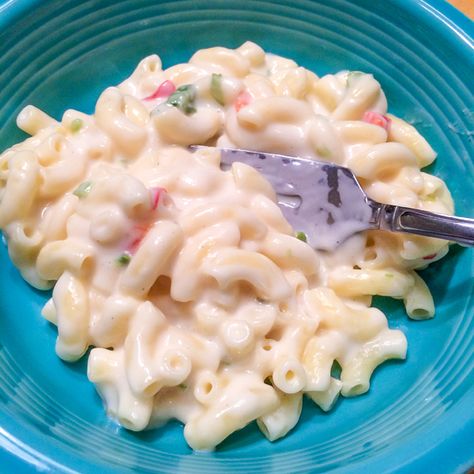 White Queso Mac and Cheese for Two #SundaySupper via @Nicole Novembrino Novembrino Cook {Daily Dish Recipes} White Queso Mac And Cheese, Mac And Cheese For Two, Queso Mac And Cheese, Pasta Recipes For Two, Homemade Philly Cheesesteak, Beer Mac And Cheese, Baked Crab Cakes, Velveeta Queso, Stuffed Crepes