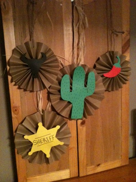 Decorations for the twins' "Cowboy Fiesta Party" Cowboy Theme Party, Sheriff Callie, Wild West Theme, Wild West Party, Rodeo Party, Country Party, Cowboy Baby Shower, Cowboy Birthday Party, Western Birthday