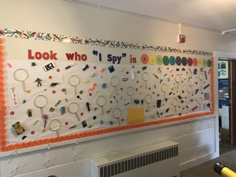 Ispy Bulletin Board Ideas, I Spy Bulletin Board, Kindergarten Bulletin Board, Kindergarten Bulletin Boards, Fall Boards, Kindergarten Games, Game Themes, I Spy, New School Year