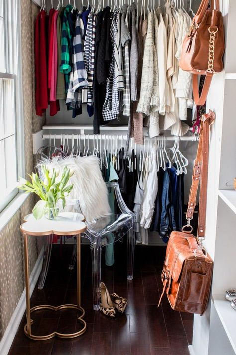 Obsessed with this closet! Check out the before and after. Basement Closet, Led Diy, Closet Makeover, Wardrobe Rack, Home Projects, Decor Inspiration, Home Diy, Spain, Design Inspiration