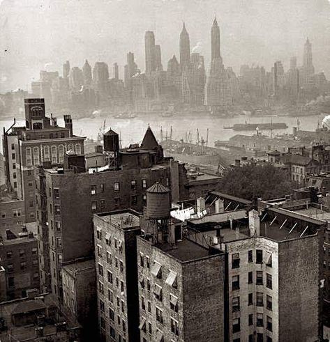 New York Buildings, Nyc History, New York Architecture, Downtown New York, Brooklyn Heights, Manhattan Skyline, Time Life, Lower Manhattan, City Scene