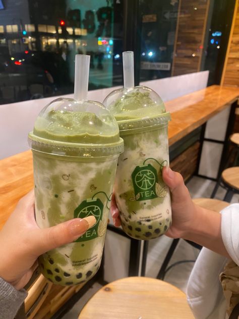 Macha Boba Tea, Japanese Boba Tea, Matcha Whipped Cream, Green Bubble Tea, Boba Tea Party, Matcha Boba Tea, Boba Matcha, Matcha Bubble Tea, Boba Bubble Tea