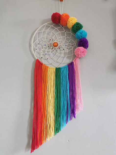 Handmade dream catcher made with a rainbow design for nursery. #rainbow #dreamcatcher #diy #handmade #kidsroom #nursery Dream Catcher Handmade, Wool Dream Catcher, Rainbow Dream Catcher Diy, Yarn Dream Catcher Diy, Wool Crafts Diy Decoration, Boho Dream Catcher Diy, Handmade Dreamcatcher Diy, Dreamcatcher Diy Tutorial, Yarn Dream Catcher