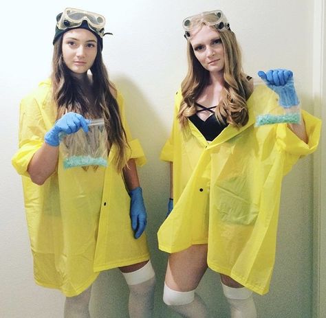 Halloween costume. Breaking Bad. Jesse and Walter White. Breaking Bad Costume Women, Walter White Costume Girl, Jesse And Walter White Costume, Fantasia Breaking Bad, Walter White And Jesse Pinkman Costume, Breaking Bad Couples Costume, Jesse And Walter White, Breaking Bad Outfit, Walter White Halloween Costume