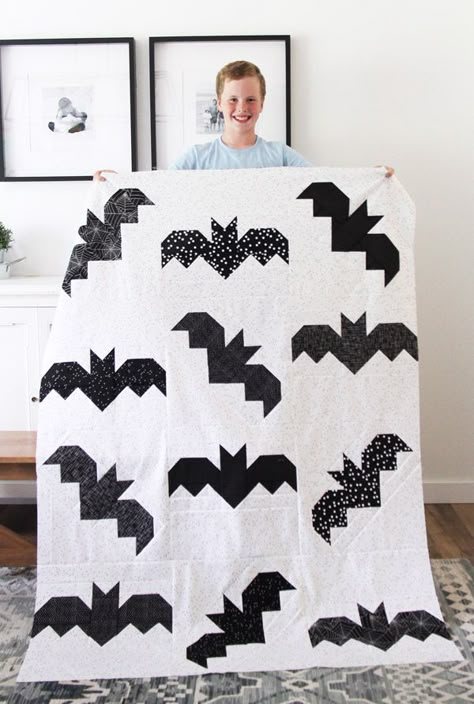 Quilt Patterns Large Blocks, Peeping Cats Quilt, Large Quilt Patterns, Bat Quilt Pattern, Spooky Quilt Patterns, Gothic Quilt Ideas, Gothic Quilt, Bat Quilt Block, Bat Quilt