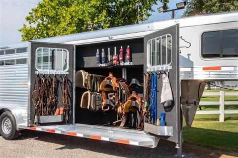 10 Horse Trailer, Horse Trailers Living Quarters, Horse Trailer Ideas, Horse Trailer Organization, Cattle Trailers, Country Sayings, Barrel Racing Tips, Luxury Horse, Horse Trailer Living Quarters