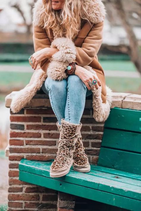 Bohemian Winter Outfits, Bohemian Style Winter, Boho Winter Outfits, Bohemian Winter, Winter Coat Outfits, Positive Thinker, Boho Chique, Bohemian Style Clothing, Winter Styles