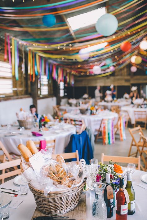 Wedding Colourful Decoration, Bright Rustic Wedding, Diy Backyard Party Decorations, Colourful Wedding Colour Schemes, Colourful Boho Wedding Decor, Bright Colour Wedding, Wedding Arch Colourful, Colorful Reception, Colorful Outdoor Wedding