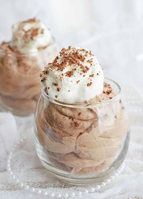 This Individual Whipped Chocolate Cheesecake Recipe is quick, easy and super delicious! An indulgent dessert that is perfect for your sweetheart on Valentine's Day! Chocolate Cream Cheese Mousse Recipe, Chocolate Cheesecake Parfait, Chocolate Cream Cheese Mousse, Chocolate Cheesecake Pudding, Chocolate Cheesecake Mousse, Cheesecake Parfait Recipes, Cheesecake Parfait, Chocolate Cheesecake Recipe, Sweets Photo