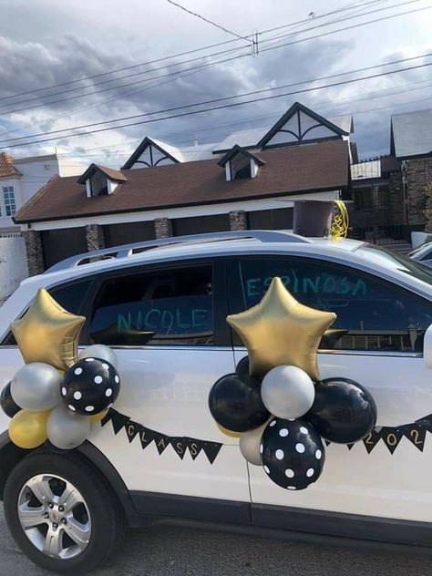 When it comes to celebrating milestones like graduations, birthdays, or retirements, one fun tradition that has stood the test of time is decorating cars. For seniors embarking on a new chapter in their lives, decorating their car can add an extra element of joy and excitement to the occasion. Here are some simple yet creative senior car decorating ideas to make any celebration memorable: Graduation Car Decor, Decorating My Car, Senior Car Decorating Ideas, Car Decorating Ideas, Car Balloon, Prom Car, Kindergarden Graduation, Senior Table, Senior Year Diy