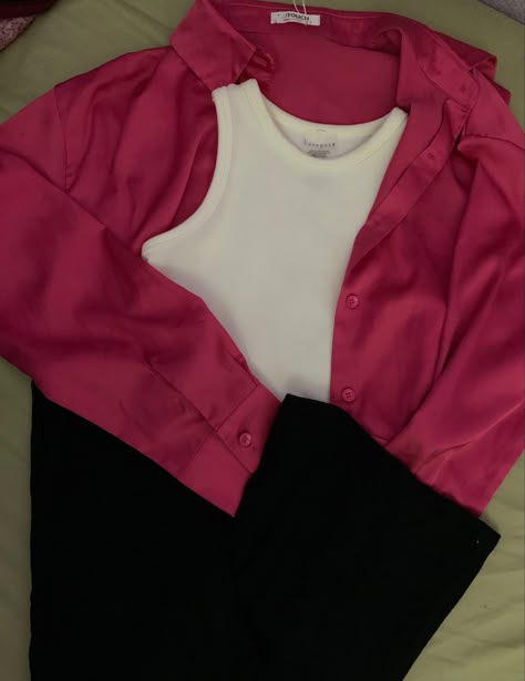 Outfit Ideas With Pink Shirt, Pink And White Summer Outfits, Black And Pink Aesthetic Outfit, Girly Summer Outfits Classy, Smart Casual Women Outfits, Stylish Outfits Casual, Modest Casual Outfits, Celebrity Casual Outfits, Look Rose