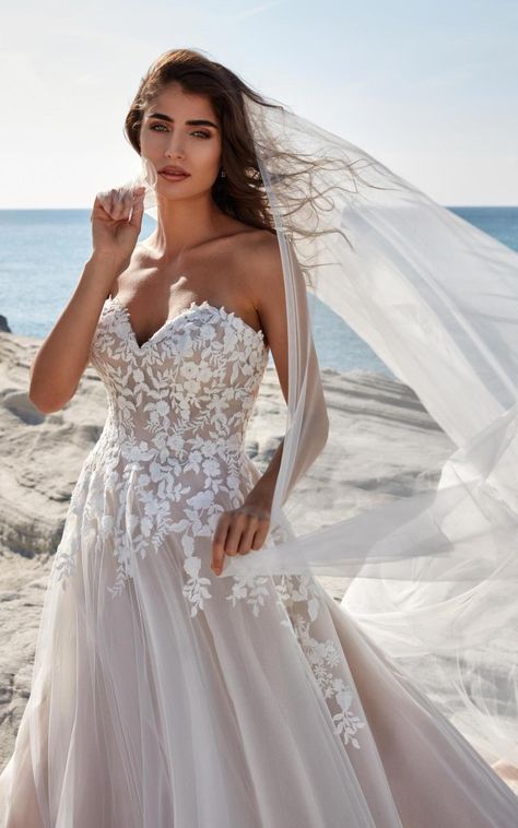 Moana Wedding, Dresses For Bride, Eddy K, Dress With Train, Beach Wedding Dresses, Boho Bridal Gowns, Sweetheart Wedding Dress, Designer Bridal Gowns, Princess Wedding Dress