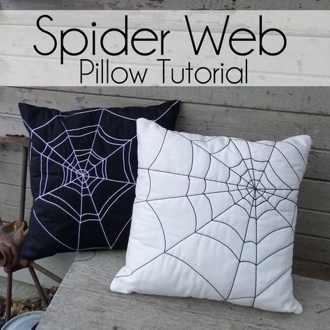 Pieces by Polly: Quilted Spider Web Pillows Pesto Recipes, Halloween Sewing Projects, Halloween Quilt Patterns, Halloween Sewing, Fall Sewing, Adornos Halloween, Pillow Tutorial, Halloween Quilts, Spider Webs