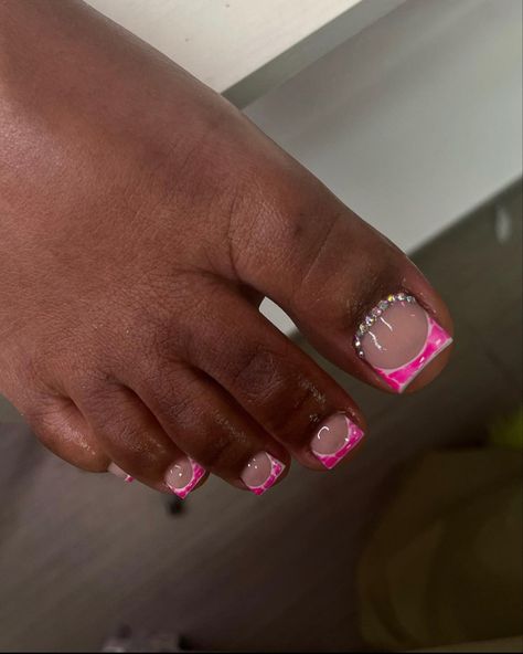 Pink And White Toes, Vacation Pedicure Ideas, Uni Nails, French Tip Pedicure, French Tip Toes, Pink French Tip, Black French Tip, Toenail Designs, Gel Toe Nails