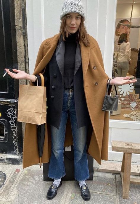 Alexa Chung Winter, Alexa Chung Style Winter, Alexa Chung Street Style, Fall Inspo Outfits, Outfits Layering, Alexa Chung Style, French Girl Style, French Girls, Fall Inspo