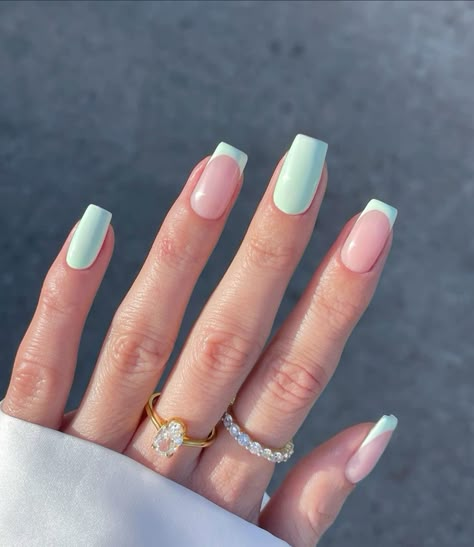 Another nail inspo! Pastel nails, pastel green nails, spring nails, summer nails, gel nail idea, cute french nails, nail art, nail design, nail inspo, gel nail, gel nail inspo, nail of the day, pastel french nails, nails, nail addict, nails of pinterest. 📷:gelsbybry French Tip Pastel Nails, Pastel Green Nails Square, Nail Designs Pastel Green, College Nails Ideas, Pastel Green Nails French Tip, Pastel Green French Tip, Pink And Green Nails Pastel, Nails Pastel Green, Green Nails Spring