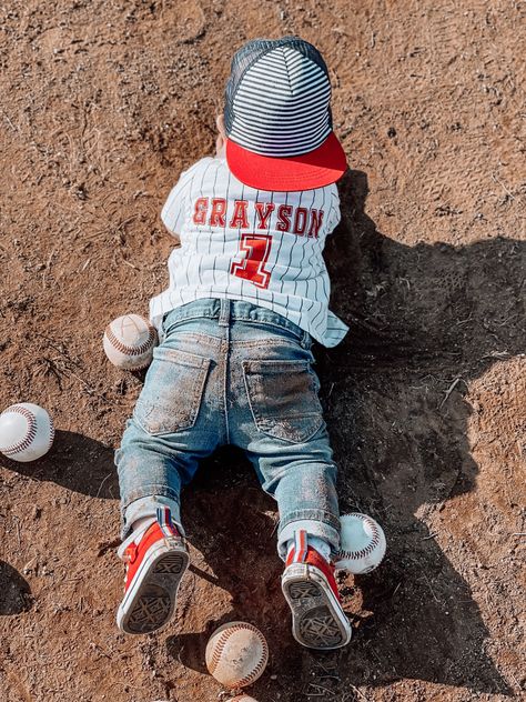 Rookie Year Baseball Pictures, Baseball 1 Year Photos, Rookie Year Birthday Pictures, Baseball Birthday Pictures, Baseball One Year Pictures, Rookie Of The Year First Birthday Pictures, Cake Smash Baseball Theme, Baseball First Birthday Photo Shoot, Baseball Themed First Birthday Pictures