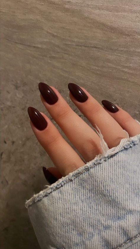 #Manicure #Nails #Beauty #NailArt #NailDesign #Fashion #Style #NailPolish #NailTrends #NailCare 90s Nail Inspo Acrylic, Dark Colored Nails, Ombre Nail Design, Nails Gradient, November Nails, Ombre Nail, Minimal Nails, Graduation Caps, Ombre Nail Designs