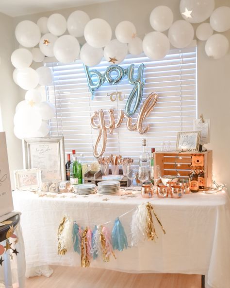 Gender Reveal Home Decor, Gender Reveal Party At Home, Gender Reveal At Home, Baby Santana, Gender Reveal Table, Gender Reveal Party Ideas, Reveal Party Ideas, Gender Reveal Baby Shower Themes, Gender Party