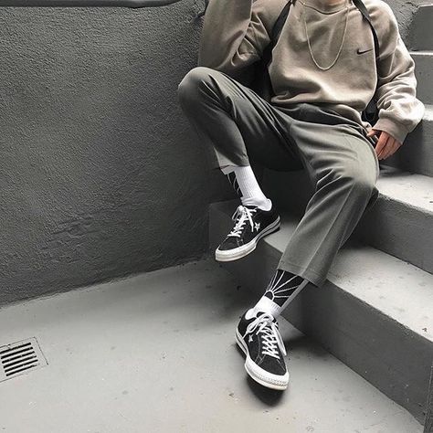 Hommes Grunge, Turtle Neck Outfit, Mode Poses, Mens Streetwear Outfits, Tokyo Street Fashion, Aesthetic Outfits Men, Urban Street Style, Stil Inspiration, Men Street