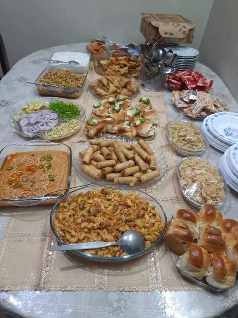 Aftari Dishes Pic Snapchat, Aftari Dishes Pic, Dawat Table, Platters Ideas, Pakistani Cuisine, Food Snap, Yummy Dishes, Catering Ideas Food, Cooking Dishes