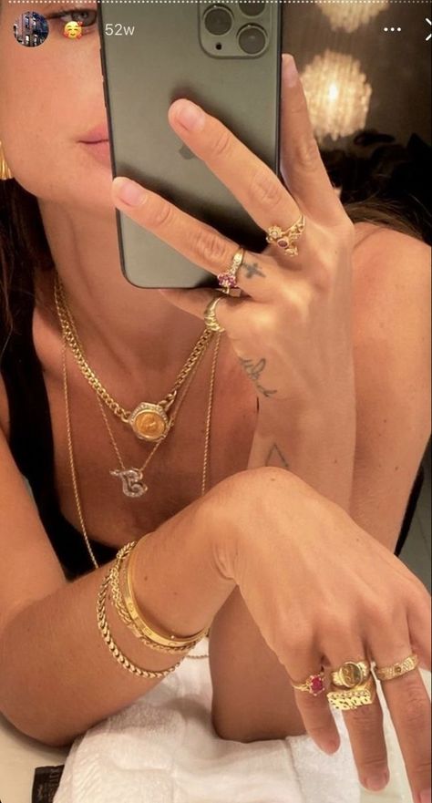 Prettiest Celebrities, Luxe Jewelry, Golden Jewelry, Ringe Gold, Dope Jewelry, Jewelry Fashion Trends, Classy Jewelry, Stacked Jewelry, Jewelry Lookbook