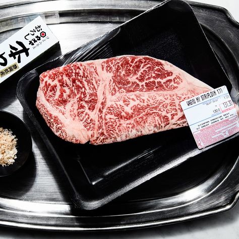 How to Cook Wagyu, the Most Expensive Steak Ever, at Home. Without Having a Heart Attack. Gourmet Beef Recipes, Wagyu Recipes, Wagyu Meat, Denver Steak, Grass Fed Steak, Wagyu Steak, Barbeque Recipes, Kobe Beef, Wagyu Beef