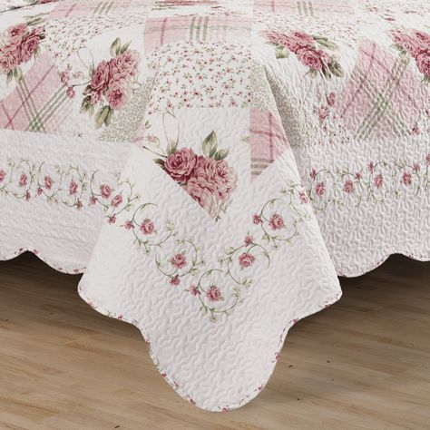 The Bungalow Quilt Collection features a lovely classic patchwork floral design, that creates an atmosphere of vintage elegance and charm. Luxury Bedspreads, Cottage Roses, Quilt Collection, Shabby Chic Quilts, Royal Court, Different Shades Of Pink, Floral Quilt, Patchwork Print, Bread Board