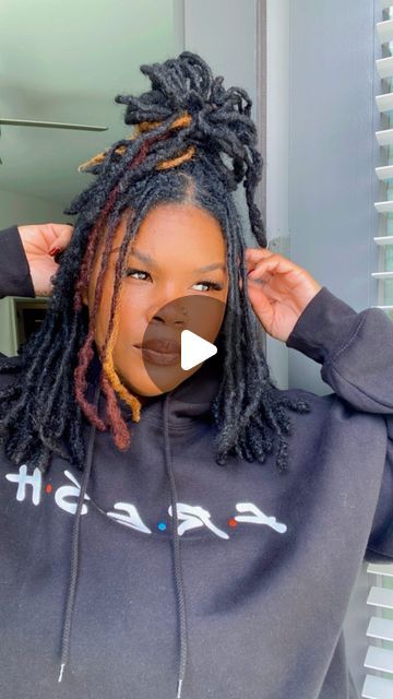 Ashley on Instagram: "I spy with my little eye…. A pop of red!?!! I wanted to add some fall color vibes to my patch up front,  so I opted for this burgundy color. Who else is switching it up for the fall? Also, sleep peacefully Takeoff 💚💚 #locs #loccommunity #womenwithlocs #locstyles #locinspiration" Sleep Peacefully, Pop Of Red, Color Vibe, Loc Styles, I Spy, Fall Color, Burgundy Color, Locs, The Fall