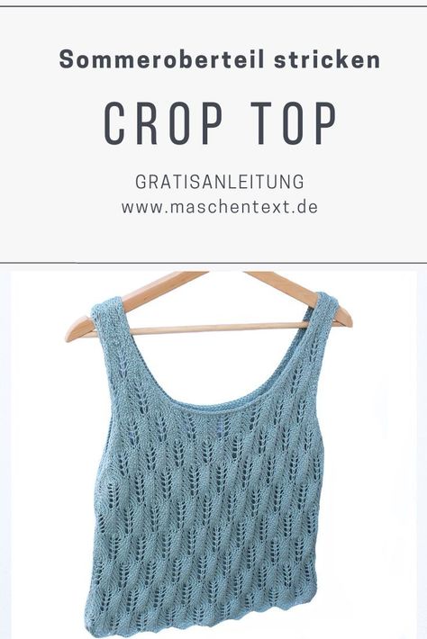 Dieser Pin visualisiert die kostenlose Strickanleitung für ein Crop Top. Zu sehen ist ein gestricktes Oberteil mit Trägern, rundem Halsausschnitt und Spitze. Es ist für den Sommer, lässt sich aber auch an kühlen Tagen unter einer Strickjacke oder einem Blazer tragen. Strick Top, Pinterest Photos, Knitting Projects, Crochet Top, Blog Posts, Crop Top, Crop Tops, Knitting, Crochet