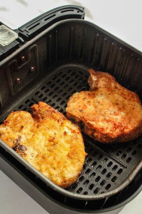 Breaded Air Fryer Bone-in Pork Chops | Everyday Family Cooking Cooking Frozen Pork Chops, Air Fry Pork Chops, Air Fryer Recipes Pork, Air Fryer Pork, Breaded Chicken Cutlets, Breaded Pork Chops, Cooking Pork Chops, Air Fryer Pork Chops, Juicy Pork Chops