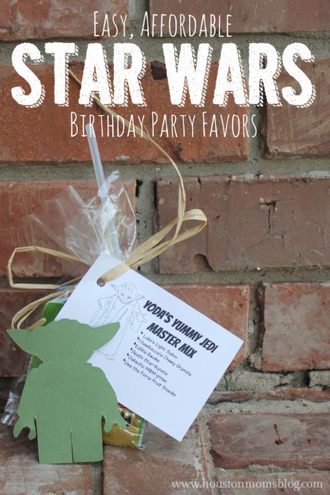 Easy and Affordable Star Wars Birthday Party Favors Star Wars Birthday Party Favors, Star Wars Party Favors, Lego Star Wars Party, Yoda Party, Star Wars Theme Party, Star Wars Stickers, Party Favor Bag, Star Wars Bb8, Star Wars Birthday Party