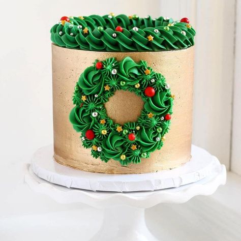 Cake Design Ideas on Instagram: “Glam #christmascake by @sugarcoatesbakery #christmas #christmascake #christmasdecoration #christmastable #cakeoftheday #cakeoftheweek…” Different Kinds Of Cakes, Cake Design Ideas, Barbie Birthday Cake, Christmas Themed Cake, Christmas Holiday Cake, Christmas Cake Designs, Cupcake Cake Designs, Festive Cookies, Cake Decorating Piping