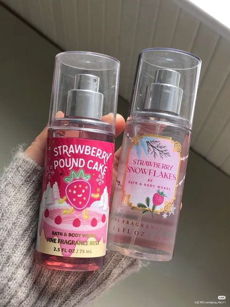 Strawberry Scented Products, Selfcare Shopping, Barbie Perfume, Lipstick Tips, Strawberry Perfume, Strawberry Scent, Body Hygiene, Bath And Body Works Perfume, Body Smells