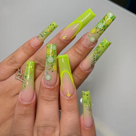 Lemon Green Nails, Latest Nail Trends 2022, Acrylic Nail Fall, Nail Lemon, Lemon Nails Designs, Nail Design White, Lime Nails, Nail Halloween, Lime Green Nails