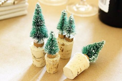 Wine Stopper Diy, Diy Wine Bottle, Make Your Own Wine, Wine Craft, Cork Diy, Cork Art, Wine Cork Crafts, Brush Trees, Snowy Trees