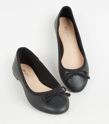 Cordelia Goode, Workwear Staples, Fancy Closet, Black School Shoes, Witchy Style, Ballet Flats Black, Womens Black Flats, Black Ballerina, School Fit