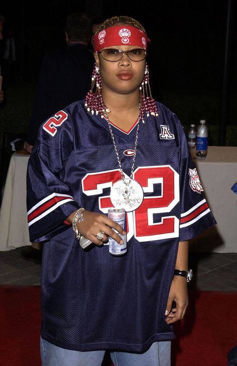 Da Brat 90s Fashion, Da Brat 90s, 2000s Theme, Da Brat, Hip Hop Classics, Alt Clothes, Cross Dress, Vintage Pics, Celebrity Wallpapers