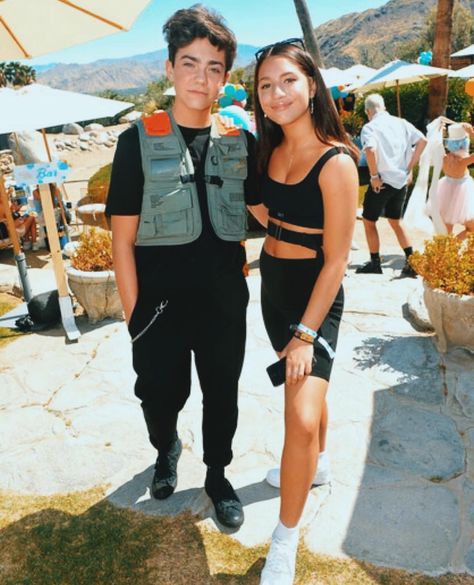 Coachella Celebrities, Coachella 2019, Maddie And Mackenzie, Kenzie Ziegler, Mackenzie Ziegler, Maddie Ziegler, Coachella Outfit, Luxury Life, Austin