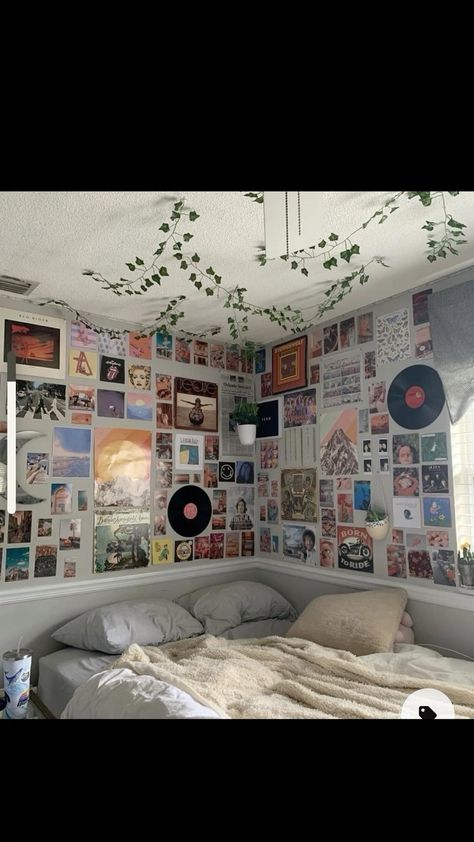 80s Room, Indie Bedroom, Retro Room, Indie Room Decor, Grunge Room, Indie Room, Aesthetic Rooms, Pretty Room, Dreamy Room