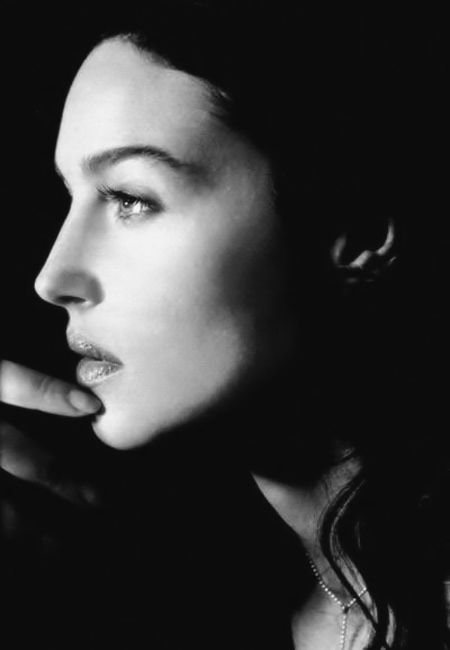 Monica Bellucci - face in profile Nose Job, Monica Bellucci, Vintage Lover, Profile Photo, Face Drawing, Woman Face, Beauty Women, Profile Picture, Take That