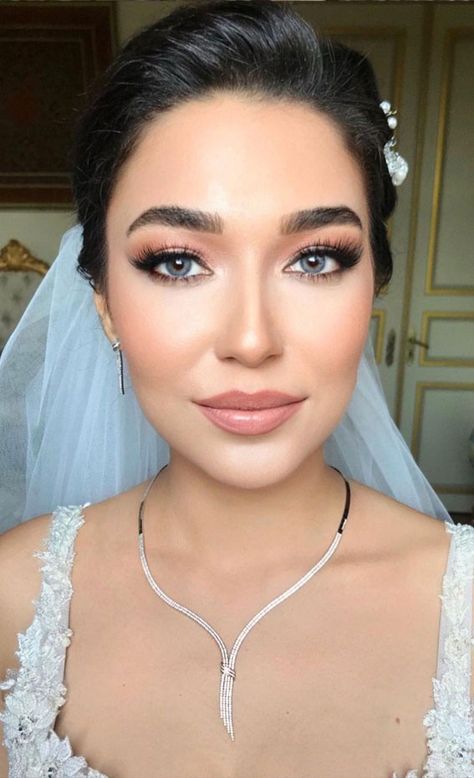 Soft glam makeup ideas : Soft Nude Bridal Makeup with Hair Down Glam Wedding Hair, Glamorous Wedding Makeup, Soft Bridal Makeup, Romantic Wedding Makeup, خواتم خطوبة, Fall Wedding Makeup, Wedding Makeup Bride, Wedding Eye Makeup, Glam Wedding Makeup