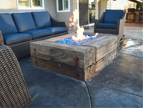 Concrete fire pit that replicates railroad ties, Josh Annis uses hand made tools to create a life like look. Carved Concrete, Fire Pit Yard, Fire Pit Table Top, Fire Pit Essentials, Outside Fire Pits, Railroad Ties, Fire Pit Materials, Fire Pit Furniture, Backyard Fireplace