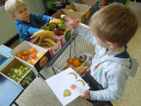 Healthy Food Activities For Preschool, Thema Fruit, Healthy Food Activities, Dramatic Play Preschool, Food Activities, Montessori Toddler Activities, Baby Learning Activities, Indoor Activities For Kids, Montessori Toddler