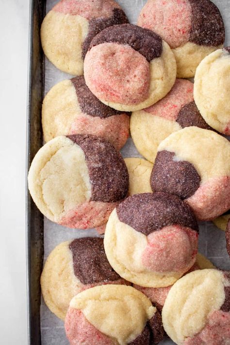 Napoleon Cookies, Neapolitan Desserts, Neapolitan Cookies Recipe, Neapolitan Cookies, Cookies Design, Brown Sugar Cakes, Dreamy Desserts, Raspberry Cookies, Salted Caramel Brownies