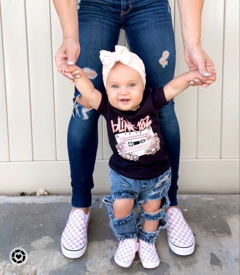 Country Baby Pictures, Vans Outfit Girls, Baby Band Tees, Band Tee Outfits, Baby Band, Fashion Baby Girl, Baby Vans, Baby Fits